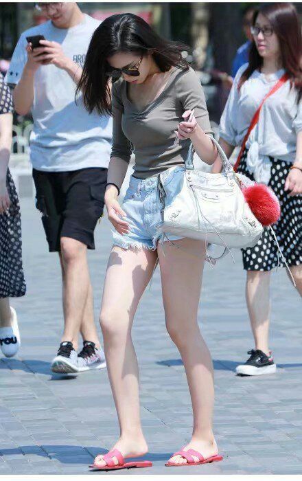 街拍路人，漂亮时尚的夏装穿搭参考，让你有种重获新生的感觉