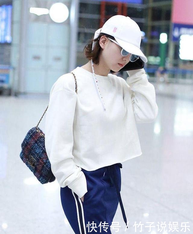 佟丽娅与刘诗诗都是气质女神，同穿运动开叉裙，谁更会搭配？