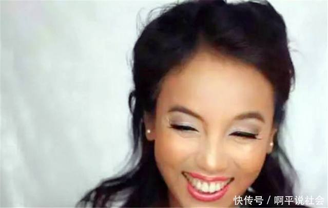 清洁工阿姨40岁没碰过化妆品，美妆师给她化完妆，自己都凌乱了！