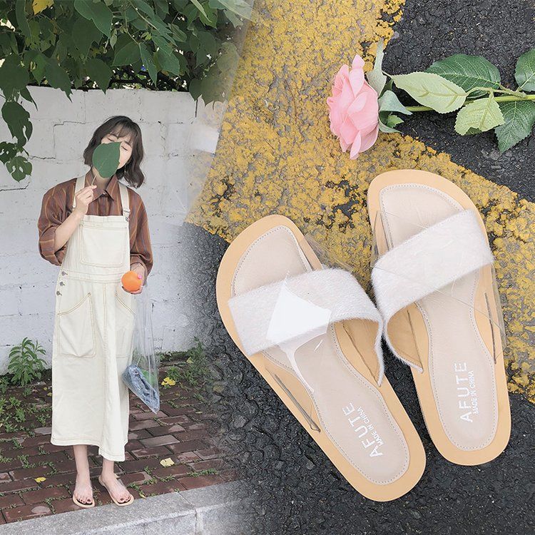 想要露出纤纤玉足?你需要双透明“水晶鞋”，白皙玉足一览无余