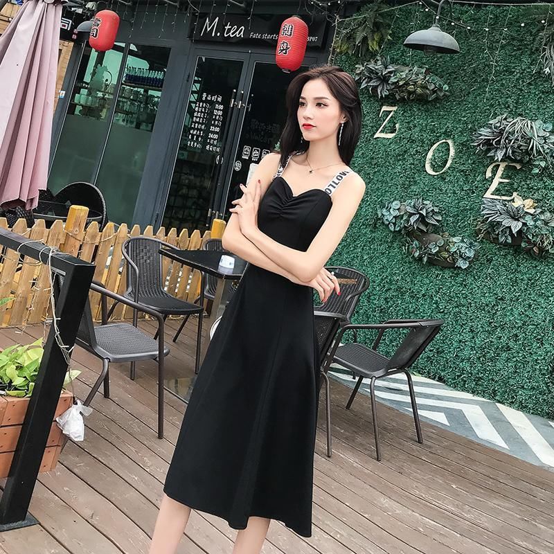 小香风连衣裙太洋气了，搭高跟鞋和凉鞋，得体显腿长，减龄10岁