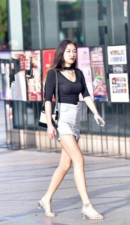 街拍：图1蒋梦婕也是够了，夏天穿皮靴！图5胸前“倒三角形”吸睛
