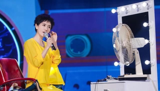 『清爽』厉害了！剪短发的谢娜，搭配清爽黄裙看上去年轻10岁