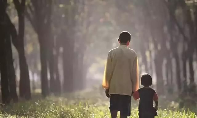 哈尔滨一男子吃饭时倒地身亡!只因看了条朋友圈……这些千万别信!