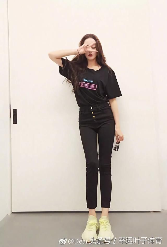 一周女明星上脚球鞋丨刘雯、热巴、戚薇、李宇春穿了什么鞋？