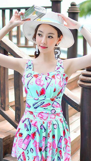 夏末!甜美系小姐姐身穿泳衣!展现出了姣好的身姿!