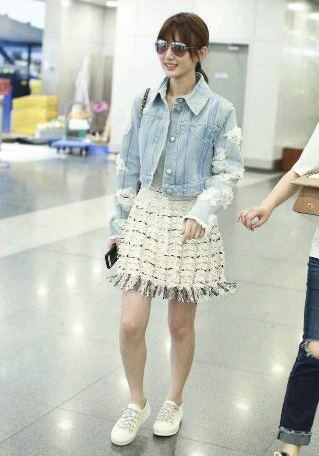 毛晓彤身穿“珠宝长裙”亮相,网友:裙子太“贵气”!