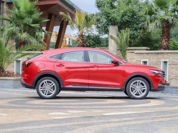 东风终于体面一次，新车比哈弗H6帅气，配双触控屏