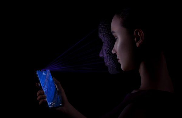 华为Mate 20 Pro上手体验,后置“浴霸三射”带来别样惊喜。