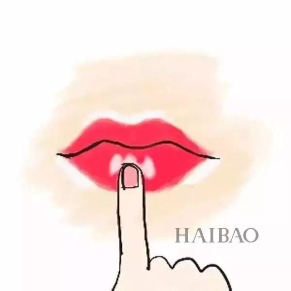 92年周冬雨跟00后易烊千玺宛如同龄人?!出道8年越来越嫩竟是因为.