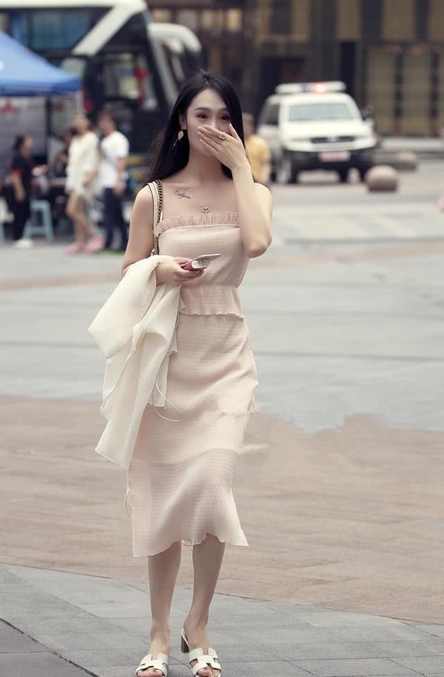 路人街拍，精致的穿衣搭配，连背影都能瞬间抓住一大波眼球