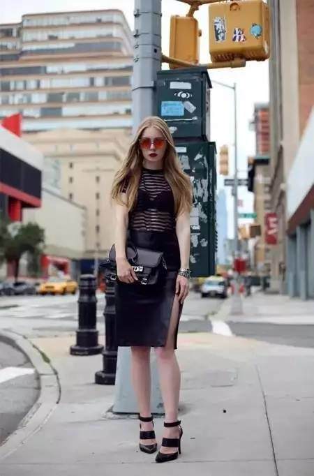 开叉裙才是这一季的亮点,是时候出来炫耀了