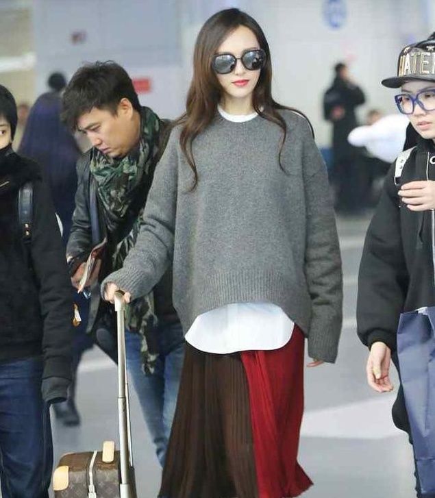 唐嫣未PS照流出，满脸雀斑气质全无，女神也经不起素颜考验啊!