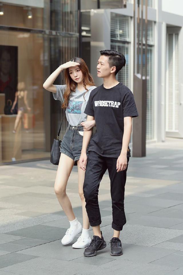 美女小姐姐纯真可爱五官精致，小蛮腰女神！