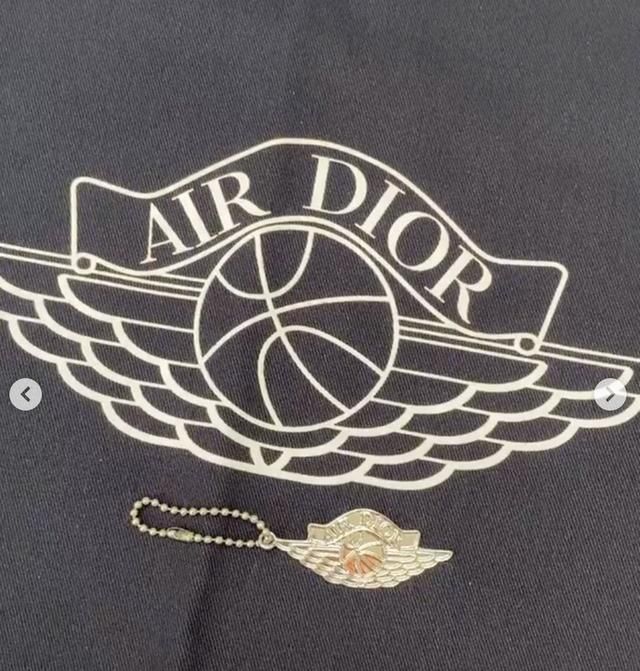 『秘密』大佬开箱Dior x AJ1!原来这双鞋还有这么多秘密