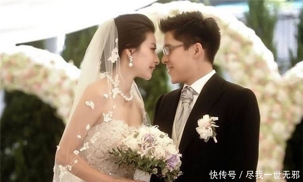 『郭晶晶』霍启刚出席,不介意谈当初追太太的事,要知道郭晶晶可不是花瓶!
