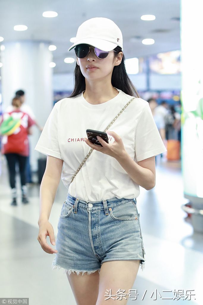 颖儿白T短裤秀美腿清爽亮相 少女气息十足丝毫不像孩子妈