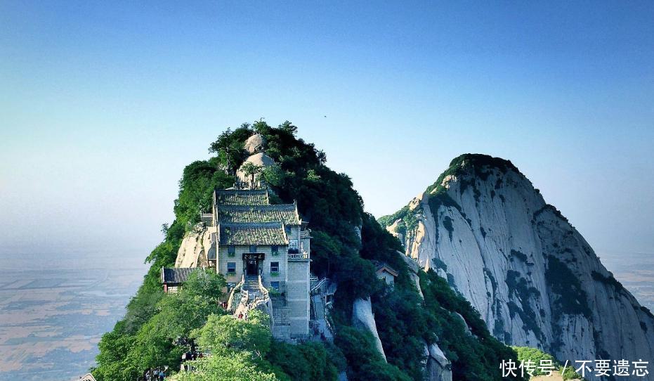  #我国#我国最“凶险”的楼梯，垂直90度必须借助绳索，开爬后就不可反悔