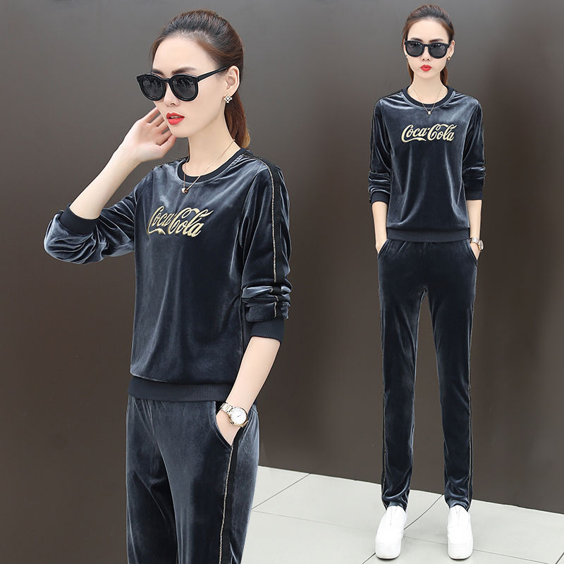 今年的休闲套装又火了!国庆游玩就这样穿，洋气显年轻，超有腔调