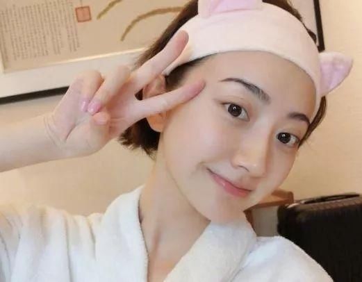 明星素颜哪家强?赵丽颖霍思燕黑头明显，林允真的没毛孔!