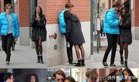 奥巴马19岁女儿与男闺蜜逛街，披散浓密长发，大脑门很耀眼