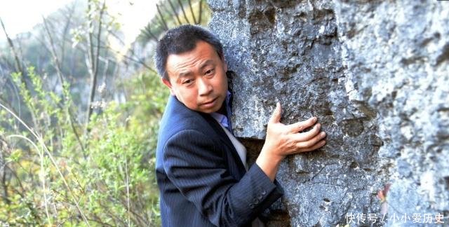 重庆发现12座“神秘佛像”，藏身200米悬崖山洞，专家：从未见过