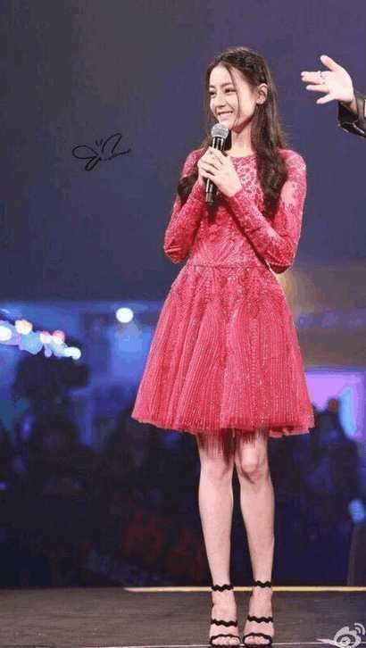 有一种高跟鞋叫迪丽热巴的高跟鞋，网友：没几个明星能驾驭的了！