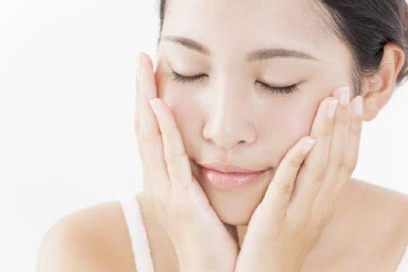 夏天洗脸时,在水里加点“它”,皮肤慢慢变好,可惜很多人不知道
