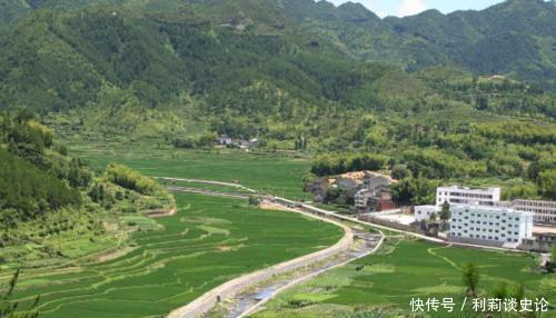  盖房子■农村有人专门买旧房梁，一根100多，老农：这有啥用？答