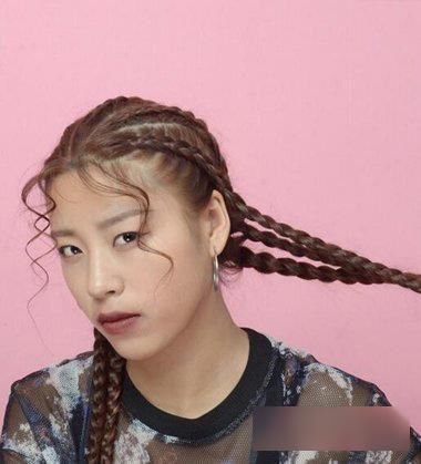 20岁中长发女生简约风脏辫发型来袭！