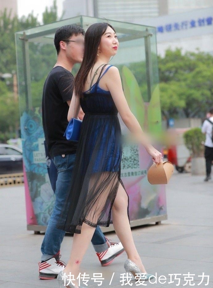 『气质』街拍 气质小姐姐们连衣裙穿搭, 街头秀出美妙身姿, 尽显魅力风情