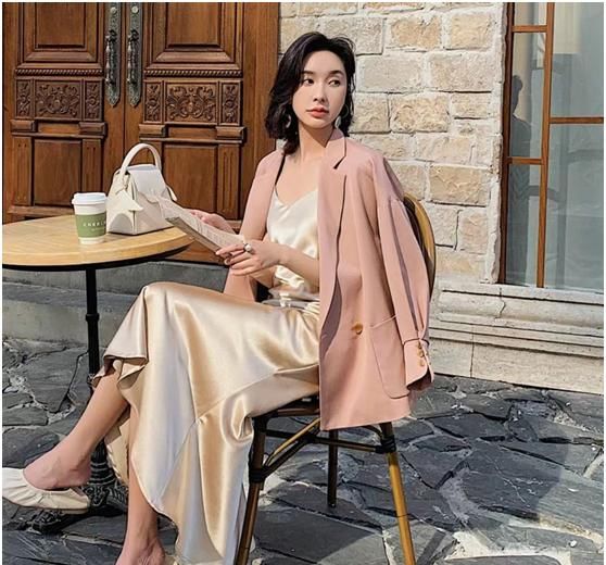 女人:想拥有高贵气质吗?这四种经典春日裙装,见过世面的女人都这么穿