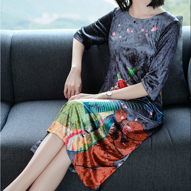 新上市一种裙:金丝绒秋裙，一款比一款漂亮，48岁妈妈穿美爆了