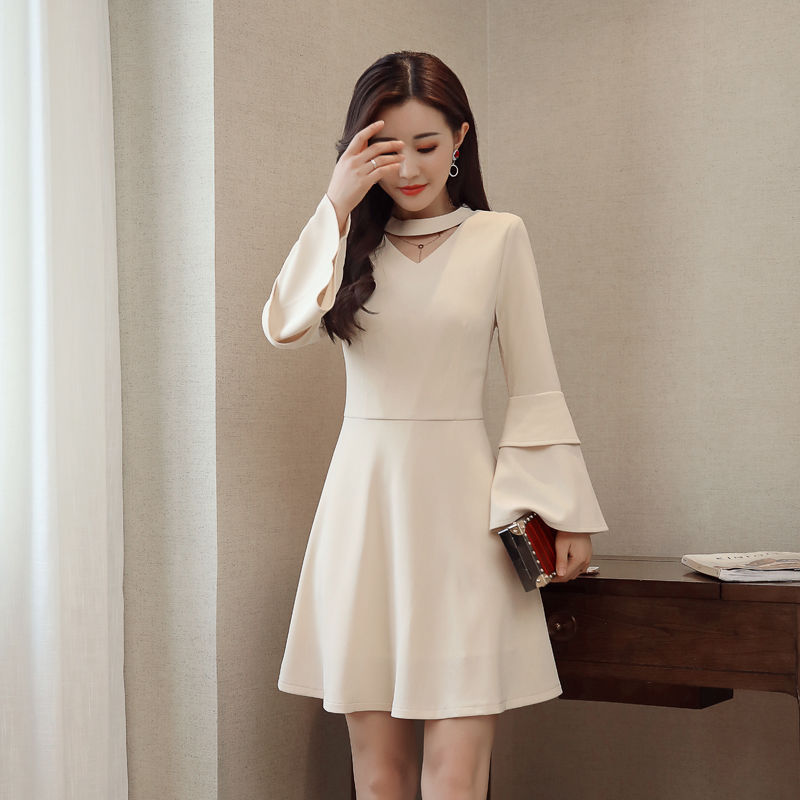 初秋温差有点大，别穿吊带裙了!初秋新款长袖裙，又美又嫩