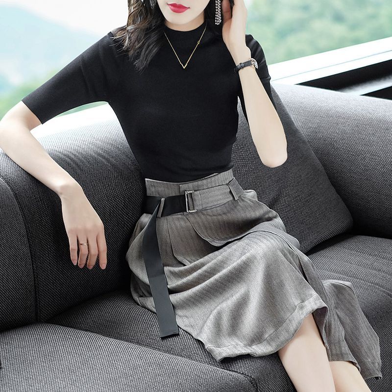 不喜欢穿裙子的女人有福了，瞧瞧8月新款套装，穿上身女人味十足