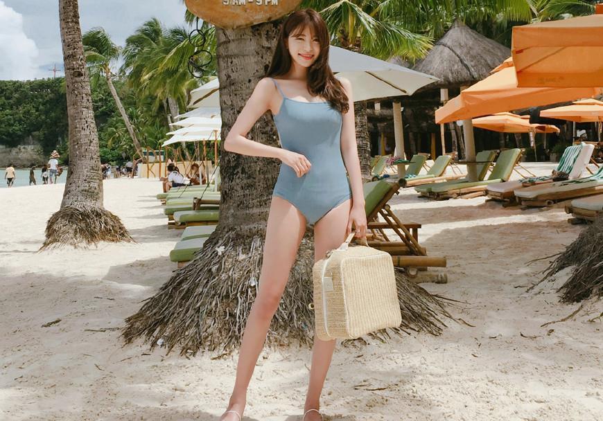 气质辣妈泳衣巧搭配 妩媚又迷人