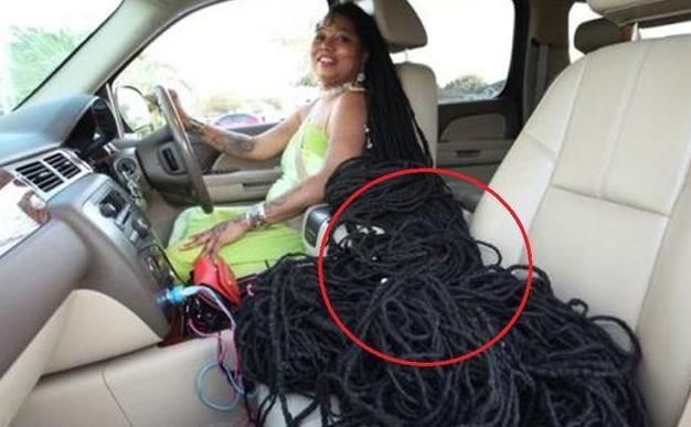 美国女子41年没有剪过头发，头发有40斤重，长达16米