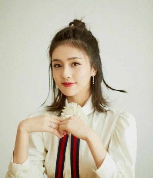  【脸上】脸上有这3处“特征”的女生，并不适合披发，露出五官更女神！