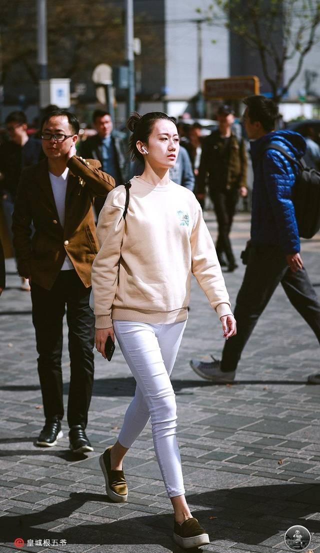  时髦：街拍：学会时尚达人们的穿衣之术，你也可以轻而易举地穿出时髦感