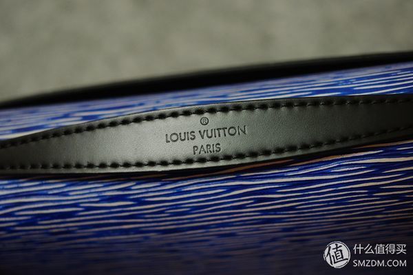 坡县入手，据说是断货配色的LV Clry手袋