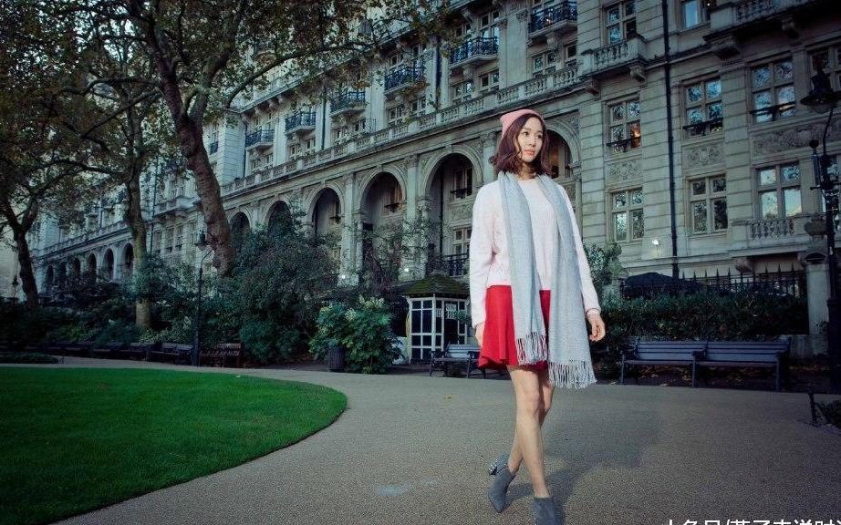 张钧甯复古衬衫配阔腿裤, 大长腿成俩柱子, 真的显得又短又粗