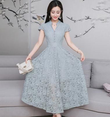 一股从大洋彼岸吹来的蕾丝风”席卷而来“,隐约蕾丝裙,当下正兴