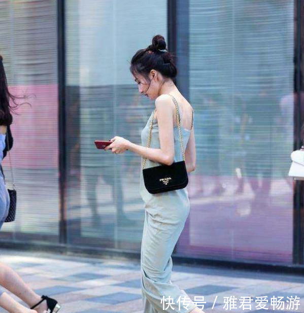  [甘心]街拍穿搭：一句顺其自然，里面包含了我多少绝望和不甘心！