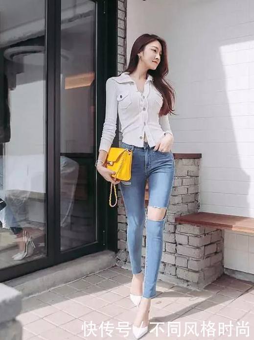 靓丽好看的牛仔裤小姐姐,秀出苗条身材,显得活泼有朝气!