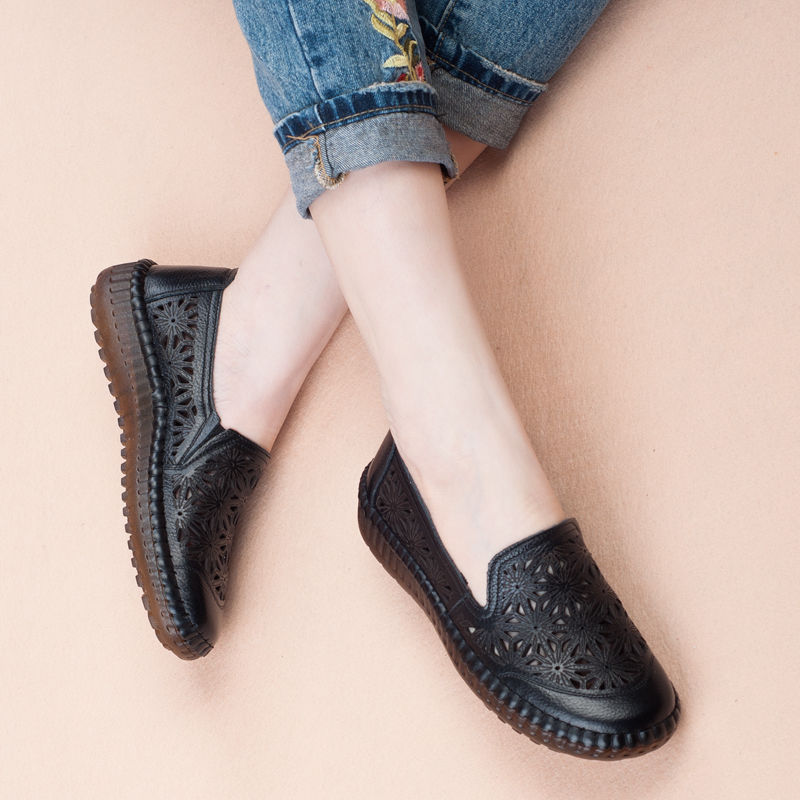 四五十岁女人别打扮得太土,穿上这双“摩登凉鞋”,立马年轻5岁