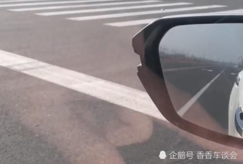  技巧|怎样新手司机也能判断车头和停车线的距离？这个技巧，可能