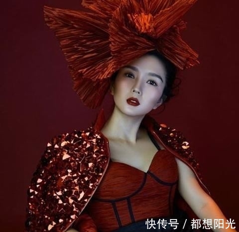  【性感】37岁超女冠军安又琪性感走穴模样大变，网友：没有李宇春的命