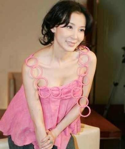 萧蔷的迷人身材照，第一张优雅大方，看到第五张我立刻收藏