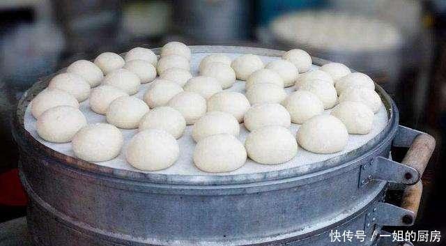  #大厨#蒸馒头时，蒸多长时间才是正确的？来看看饭店大厨是怎么说的吧