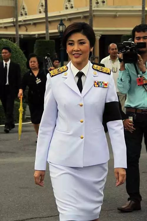 51岁的英拉，气质都藏在裙子里，连奥巴马都忍不住偷瞄几眼！